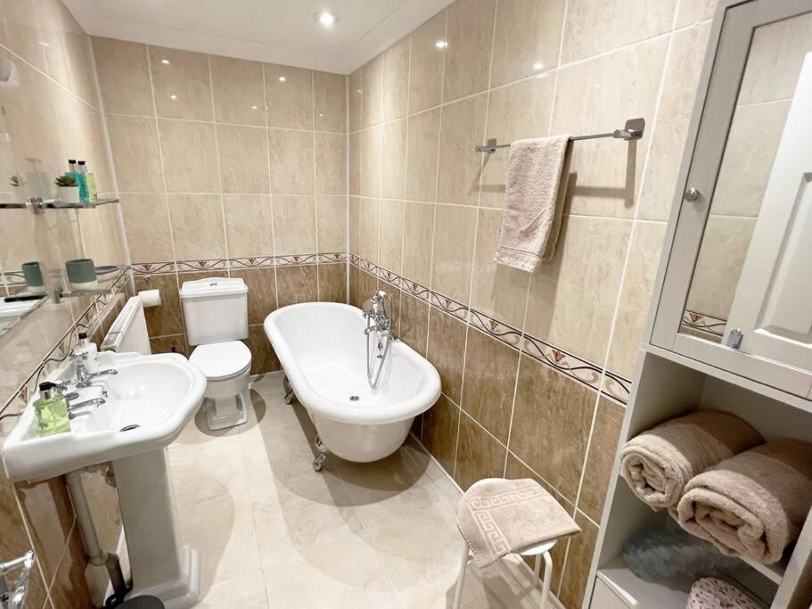 Private Parking, Central Llandudno, King Bed With Ensuite At Clement Lodge Ngoại thất bức ảnh